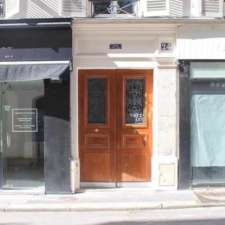 Pretty Parisian Cocoon In Rue De Levis דירה