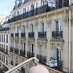 Pretty Parisian Cocoon In Rue De Levis * Párizs